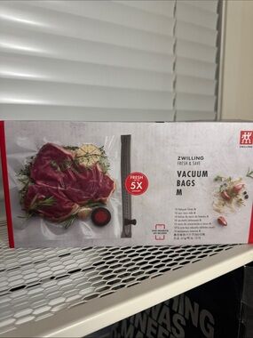 ZWILLING J.A. Henckels Vacuum Bags M White and Red Packaging